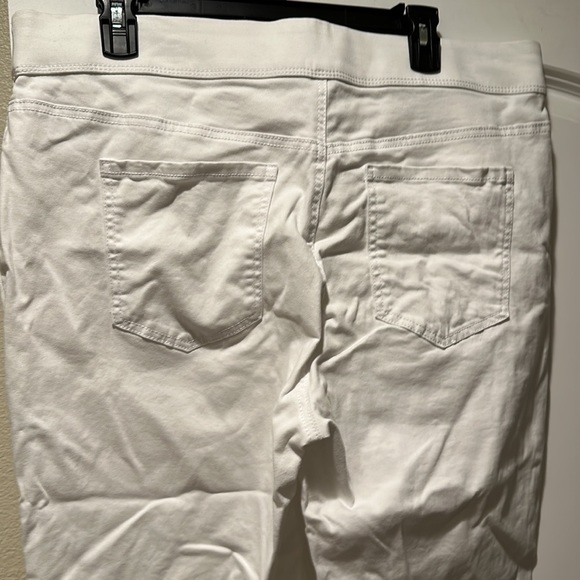 EUC Gloria Vanderbilt All Around Slimming Pull On Pants - Picture 4 of 5